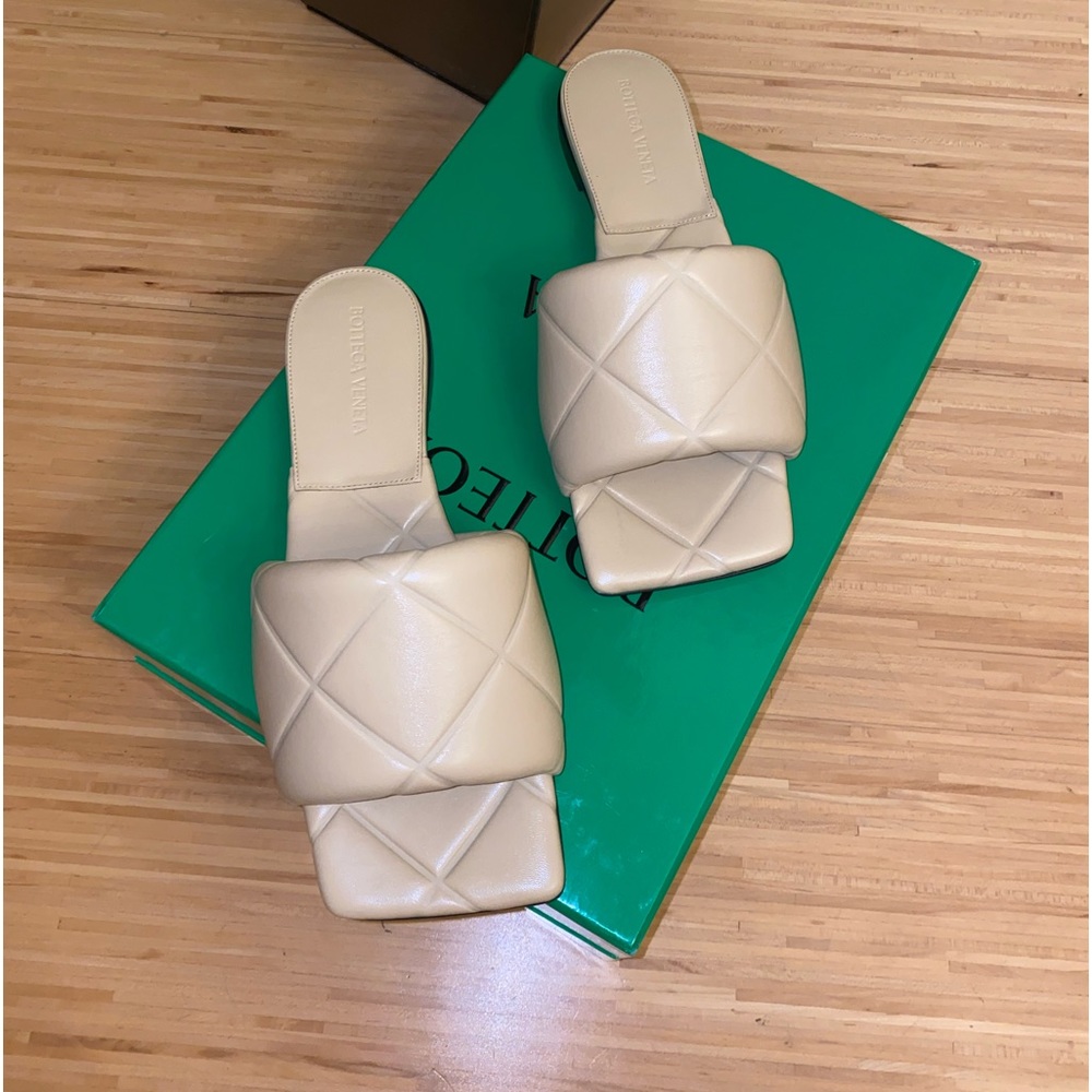 Brand new Bottega Veneta sandals. Fits like a size 7.text me for more info!